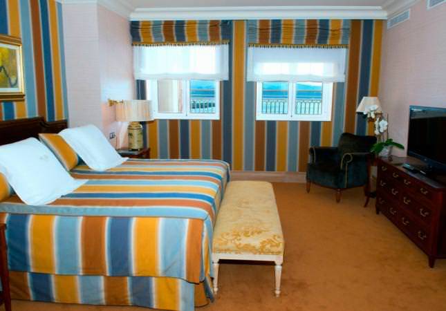 Románticas habitaciones en Gran Hotel La Toja. Relájate con nuestra oferta en Pontevedra